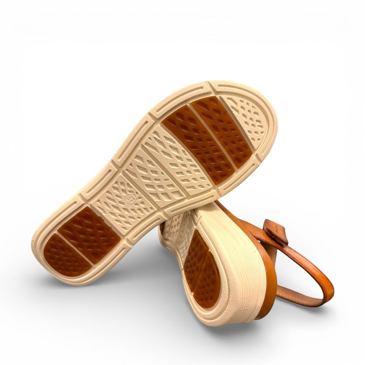 JOSEF SEIBEL Sevran 01 amber leather sandals with a cushioned EVA wedge sole and Velcro strap.
photo of the bottom.