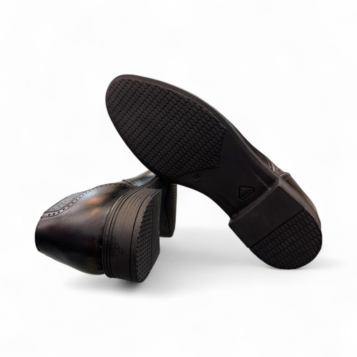 Sun Hesamak black leather lace-up dress shoe with brogue detailing and a durable rubber outsole. Photo of bottom view.