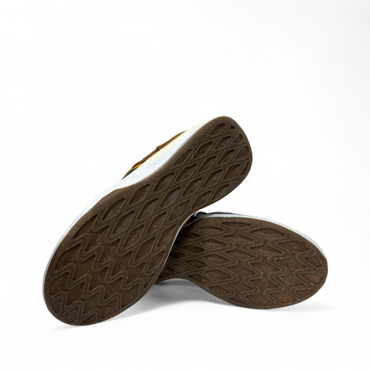 XL EVER LIFE JEYHOON leather sneakers in brown and navy with handmade stitching and rubber outsole. Photo of bottom view.