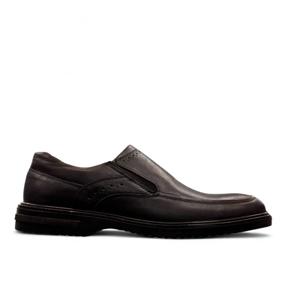 AFAG 4004 black leather slip-on men's shoes with a durable rubber outsole and side stitching detail. Photo of right side view.