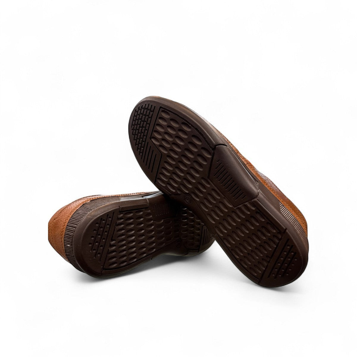 Atropat Abyaneh brown leather slip-on shoes with textured upper and durable rubber sole. Photo of bottom view.