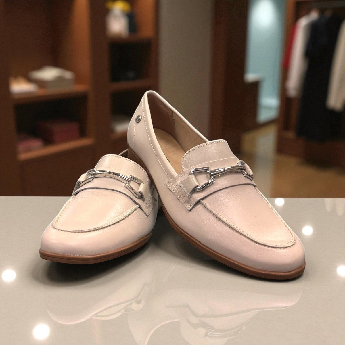 Bottero Day off-white leather loafers featuring a classic silhouette and elegant metal horsebit detail.
