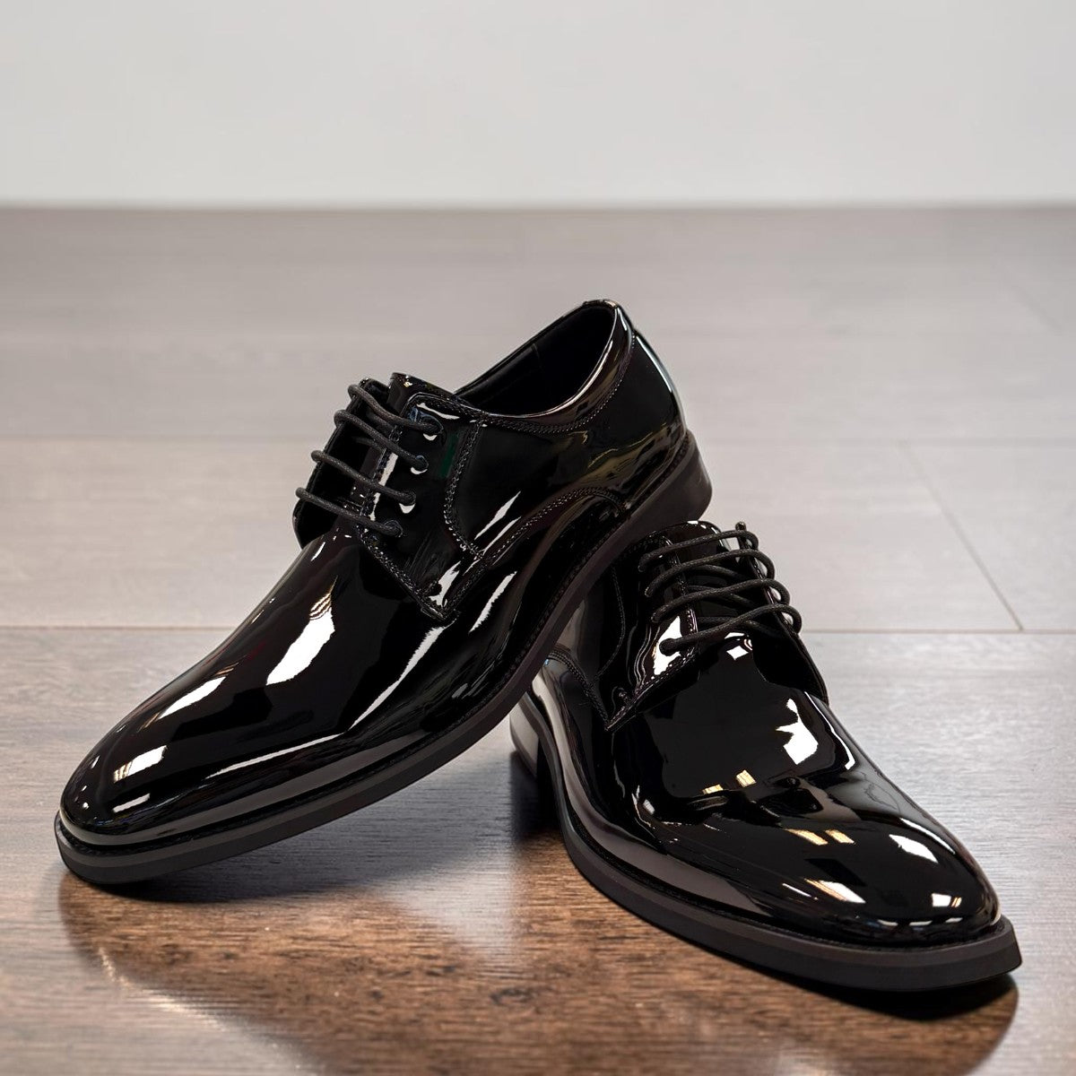 COLLEXION F7067M black patent leather lace-up dress shoe with a sleek, polished formal silhouette.
photo of the front side