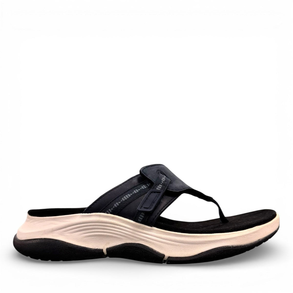 Clarks Wave 2.0 Sea navy nubuck thong sandal with curved WaveWalk sole and cushioned footbed. photo of the right side.