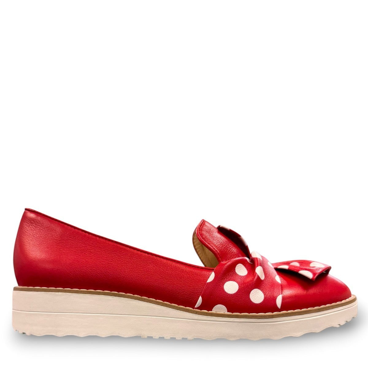 DJANGO & JULIETTE red leather platform loafers with white polka dot bow detail and white rubber wedge.
right view.