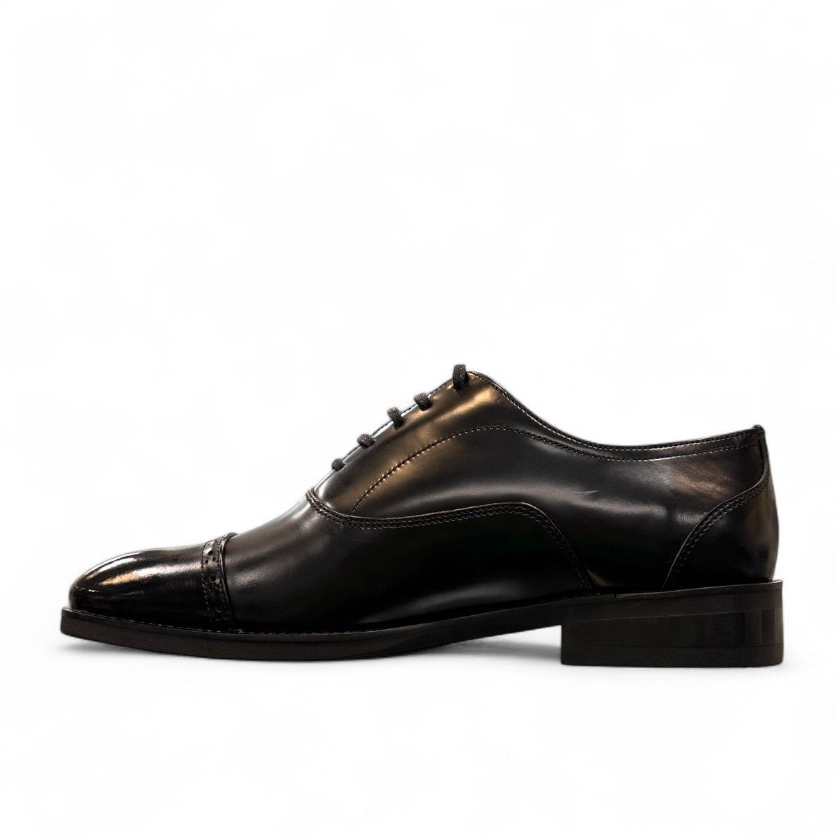 Fit minab black leather lace-up oxford shoe with cap toe and handmade stitching for formal or smart casual wear.