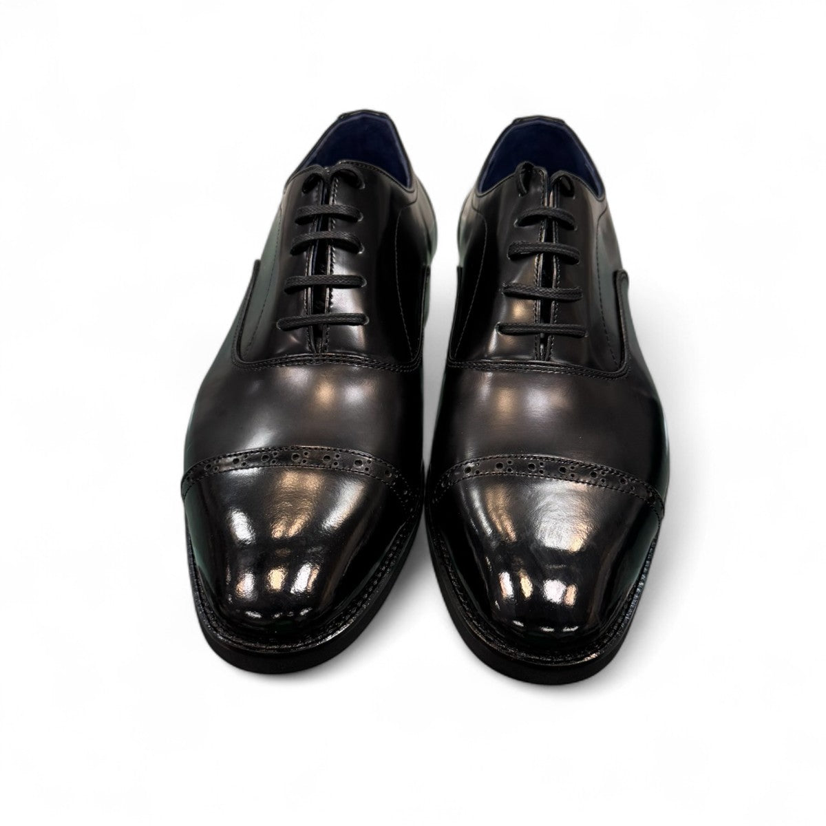 Fit minab black leather lace-up oxford shoe with cap toe and handmade stitching for formal or smart casual wear.