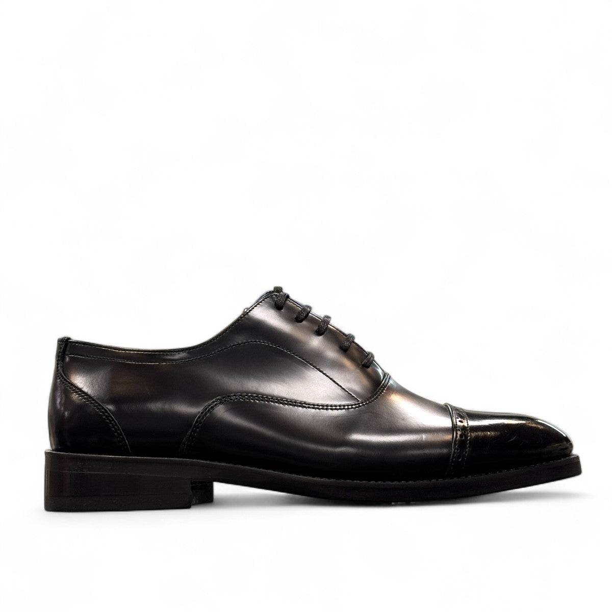 Fit minab black leather lace-up oxford shoe with cap toe and handmade stitching for formal or smart casual wear.