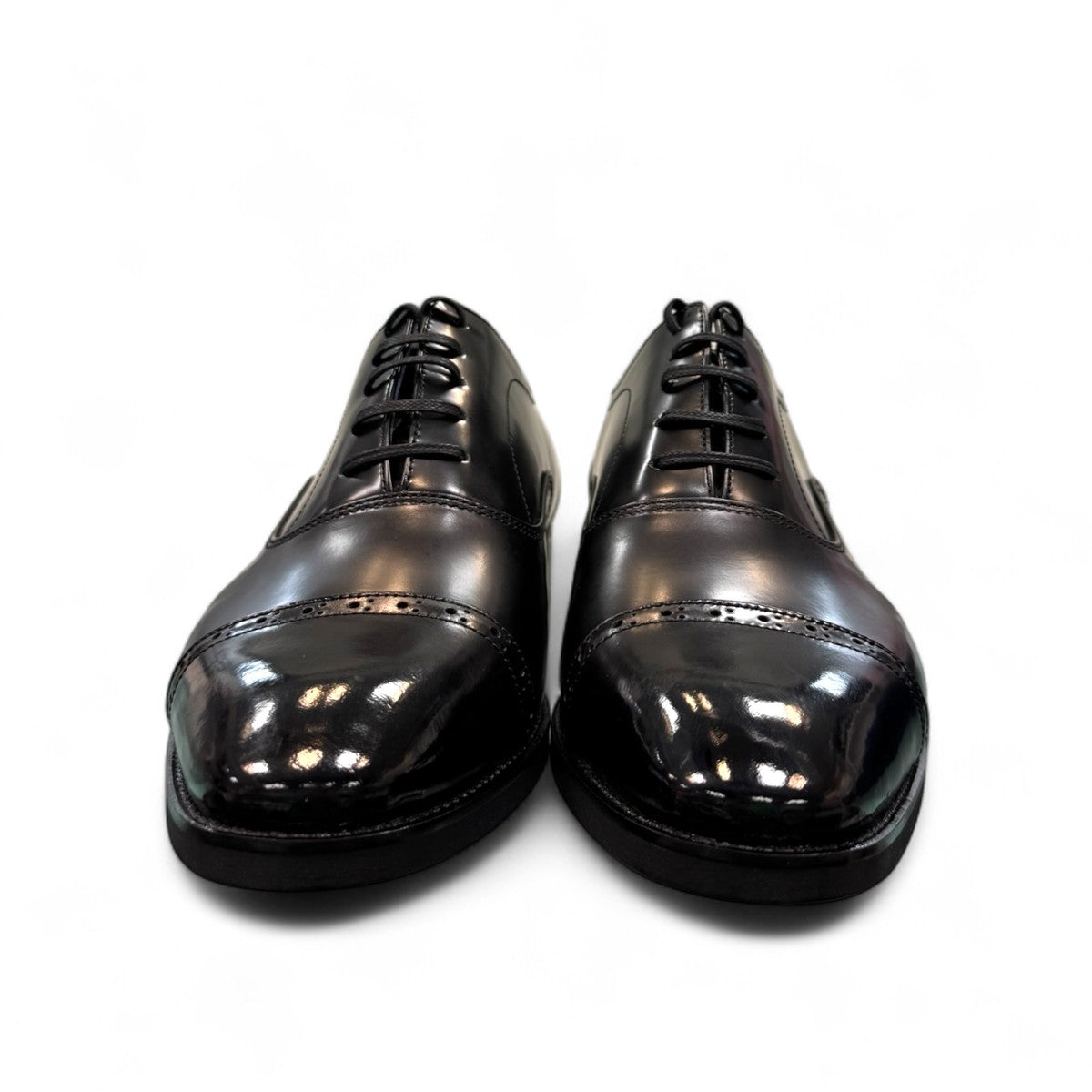 Fit minab black leather lace-up oxford shoe with cap toe and handmade stitching for formal or smart casual wear.