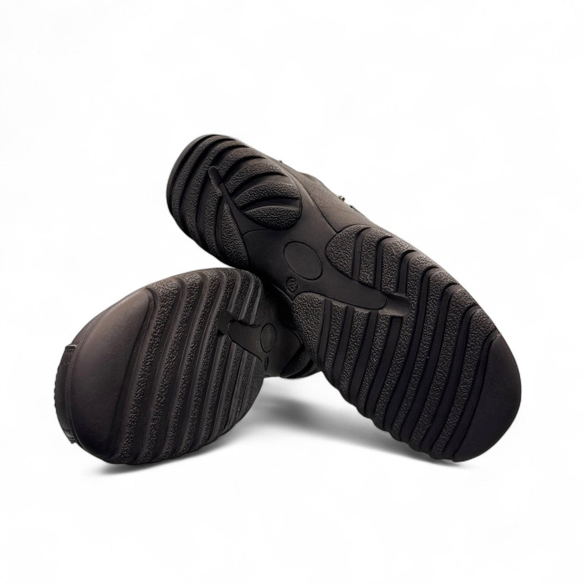 ORTHO FLEX F5111L black mid-ankle boot with side zipper, wool-like lining, and durable low-heel sole.
photo of the  bottom side