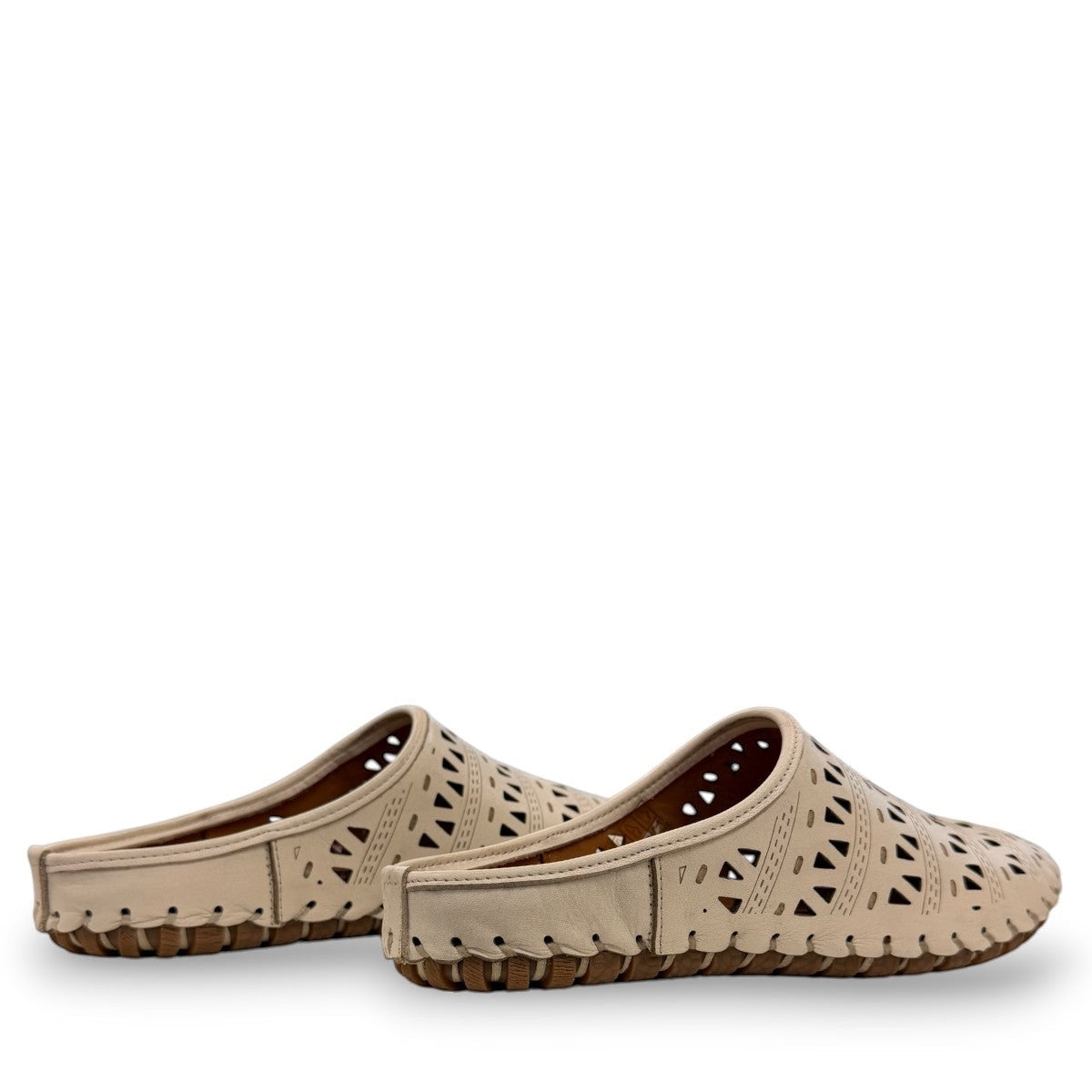 Roamers Verity mink leather slip-on sandal with breathable perforated cutouts and rubber outsole.
photo of the back side