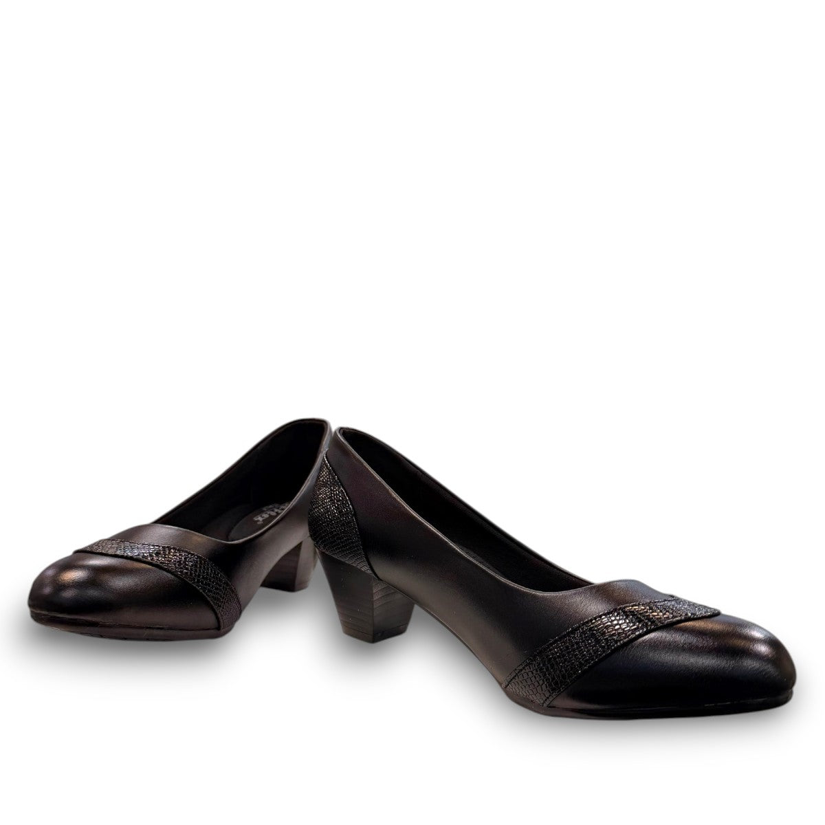 SOLE FLEX S5426 black dress pump with textured heel and toe accents for semi-formal wear.
photo of the  front side