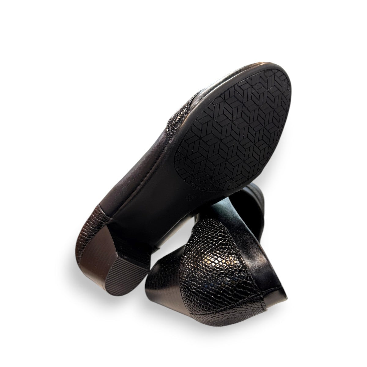 SOLE FLEX S5426 black dress pump with textured heel and toe accents for semi-formal wear.
photo of the  bottom side