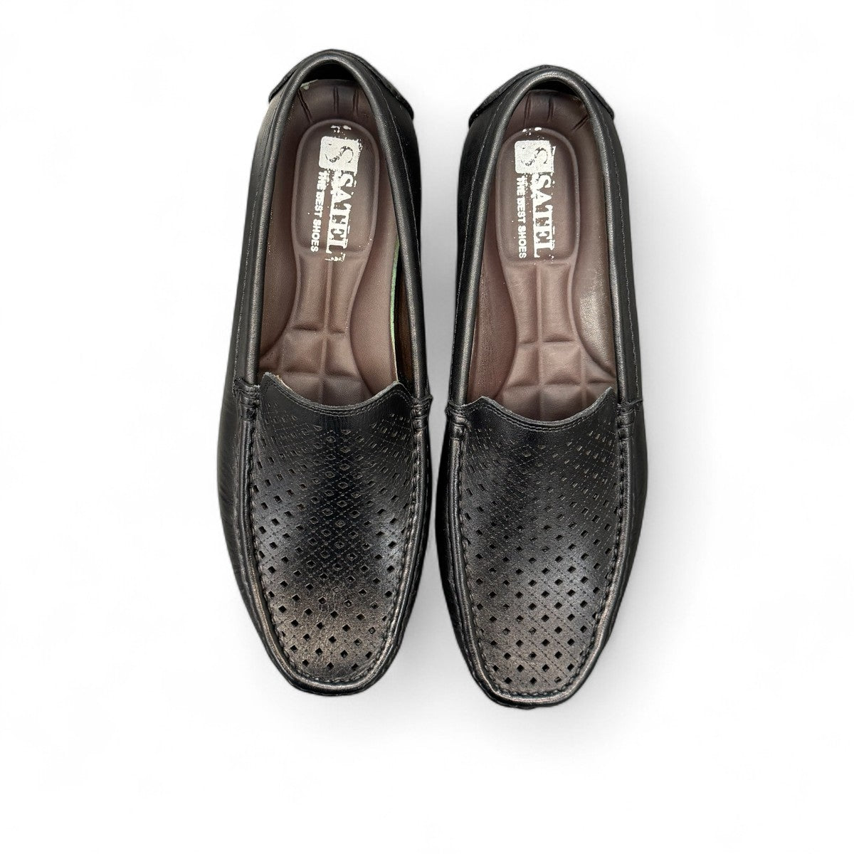 Satel Yashar black genuine leather loafers with subtle handmade stitching and perforated detail. Photo of upper view 2.