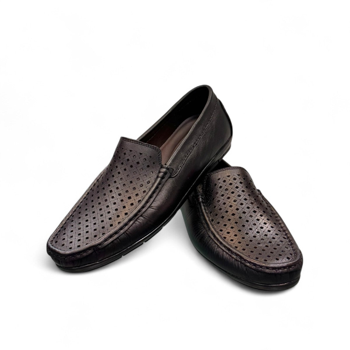 Satel Yashar black genuine leather loafers with subtle handmade stitching and perforated detail. Photo of upper view 1.