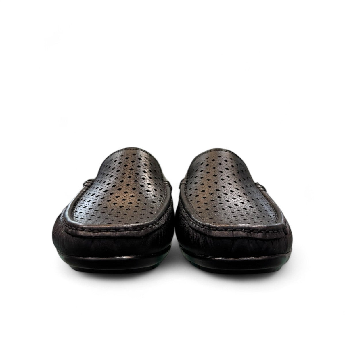 Satel Yashar black genuine leather loafers with subtle handmade stitching and perforated detail. Photo of front view 1.