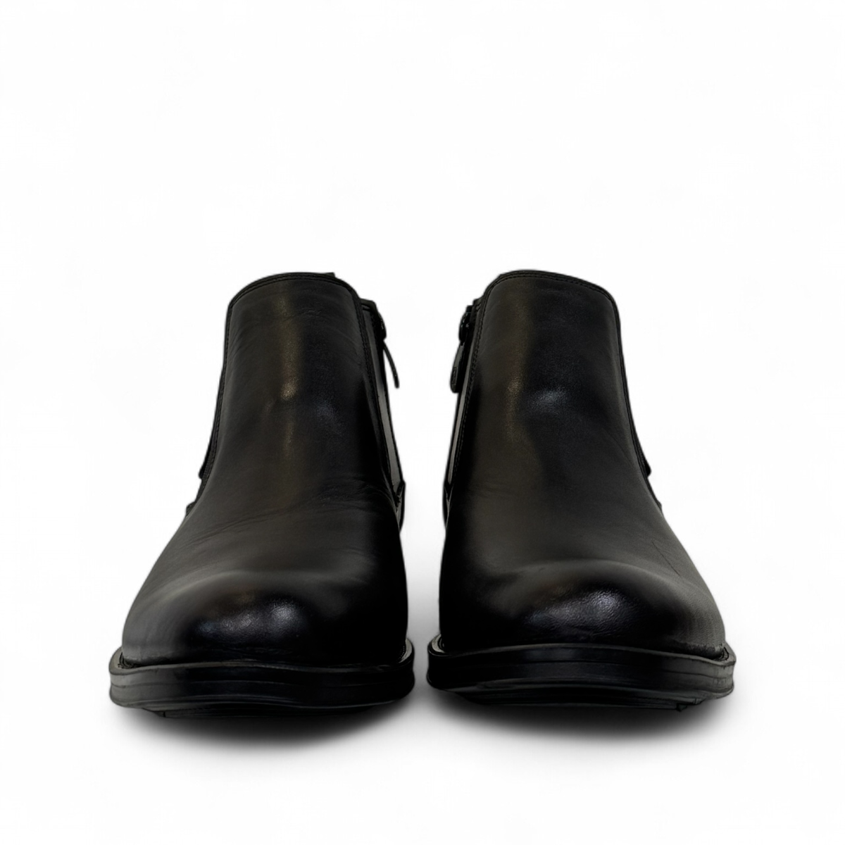 Satel Yazd black leather boots with elastic side panels, handmade stitching, and durable rubber outsole. Photo of front view.