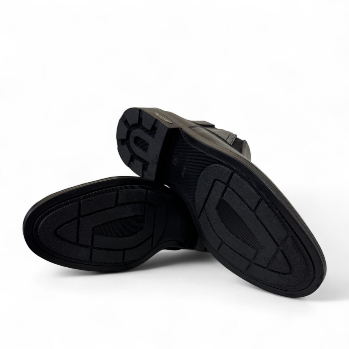 Satel Yazd black leather boots with elastic side panels, handmade stitching, and durable rubber outsole. Photo of bottom view.