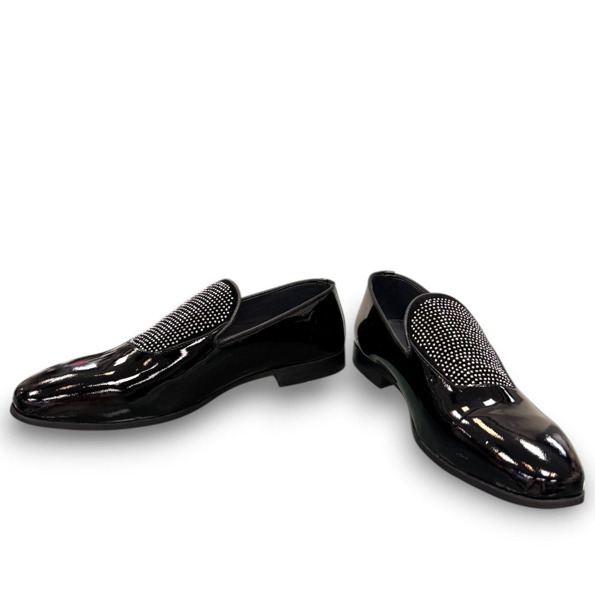 Sun Aron black patent leather loafer with handmade stitching and a durable rubber outsole. Photo of front view 2.