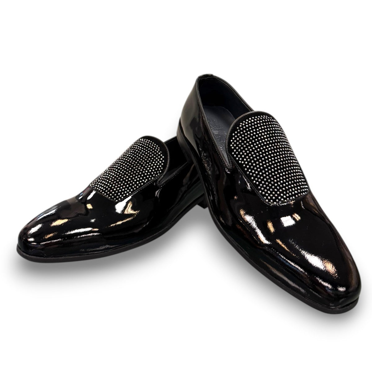 Sun Aron black patent leather loafer with handmade stitching and a durable rubber outsole. Photo of front view 1.