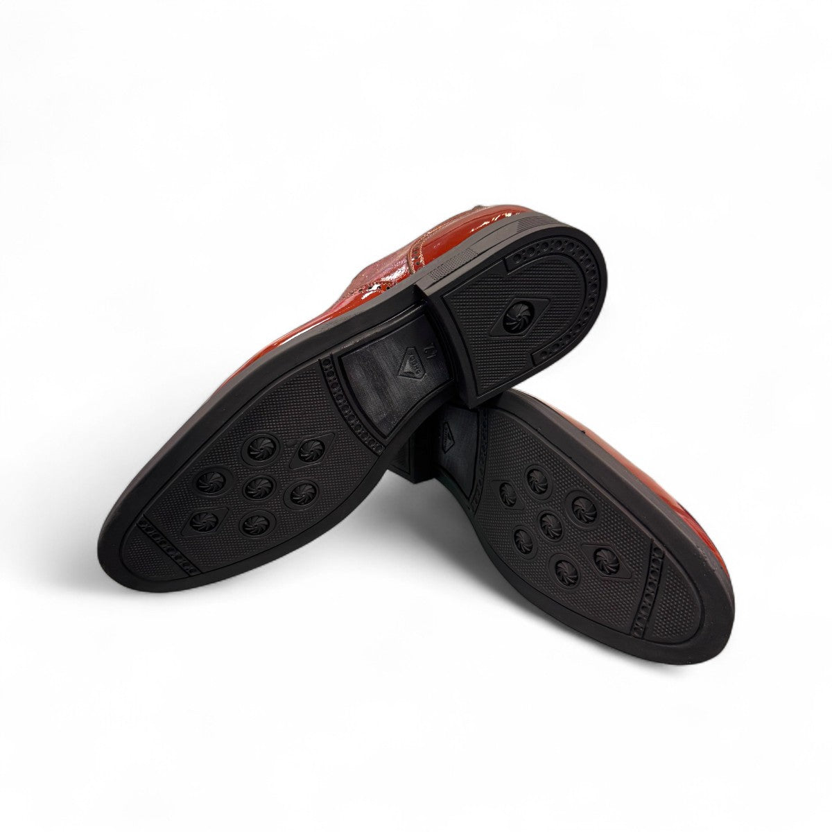 Sun Hesamak 2 brown patent leather lace-up dress shoe with brogue detailing and a durable rubber outsole. Photo of bottom view.
