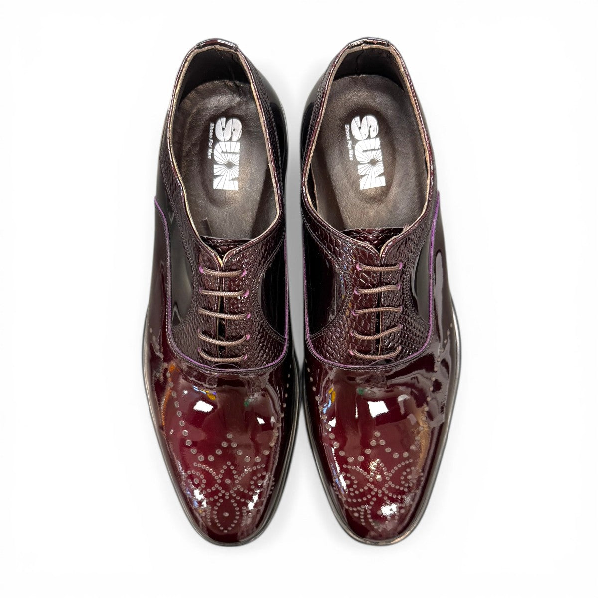Sun Keyhan red patent leather lace-up formal shoe with textured heel detail and rubber outsole. Photo of upper view.
