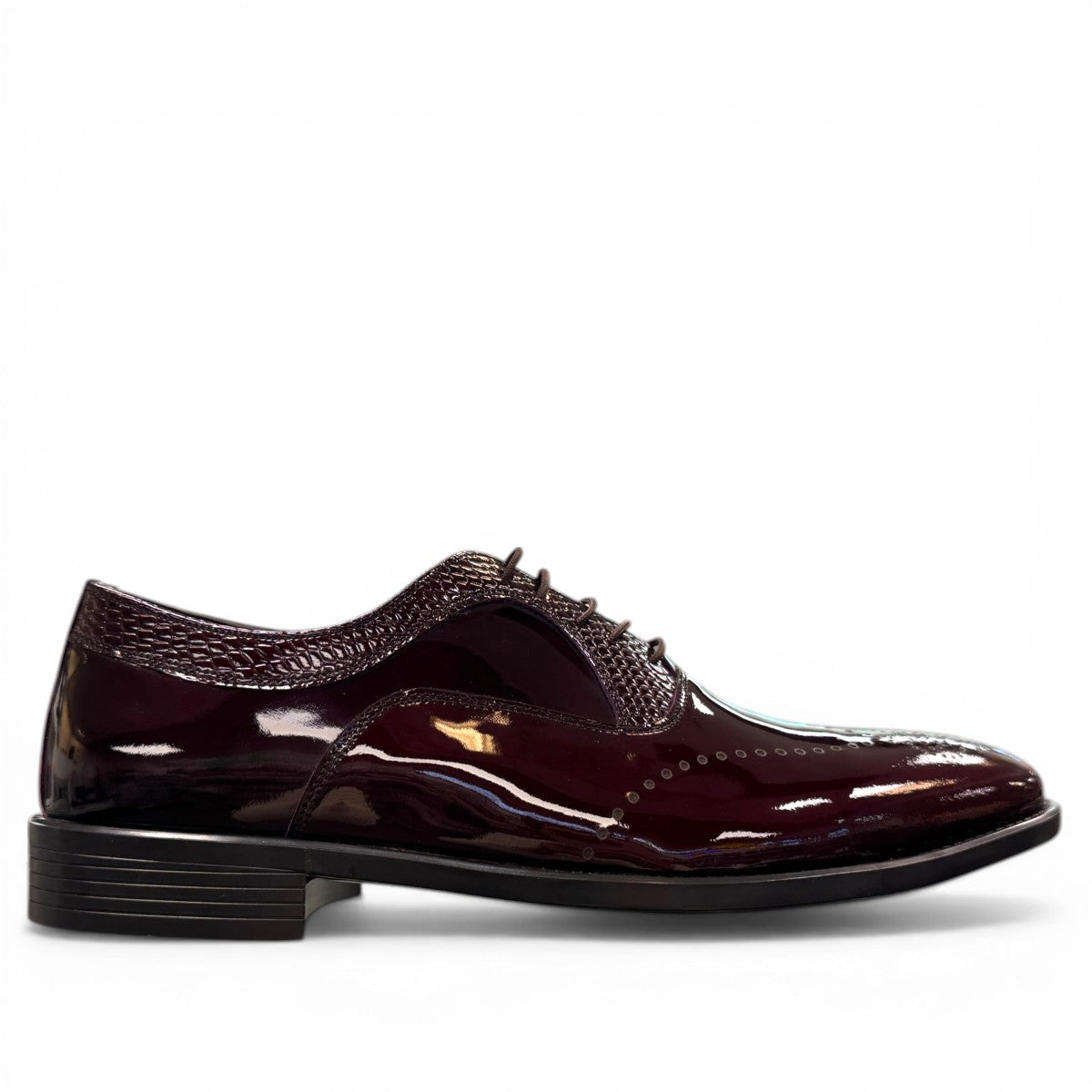 Sun Keyhan red patent leather lace-up formal shoe with textured heel detail and rubber outsole. Photo of outside side view.