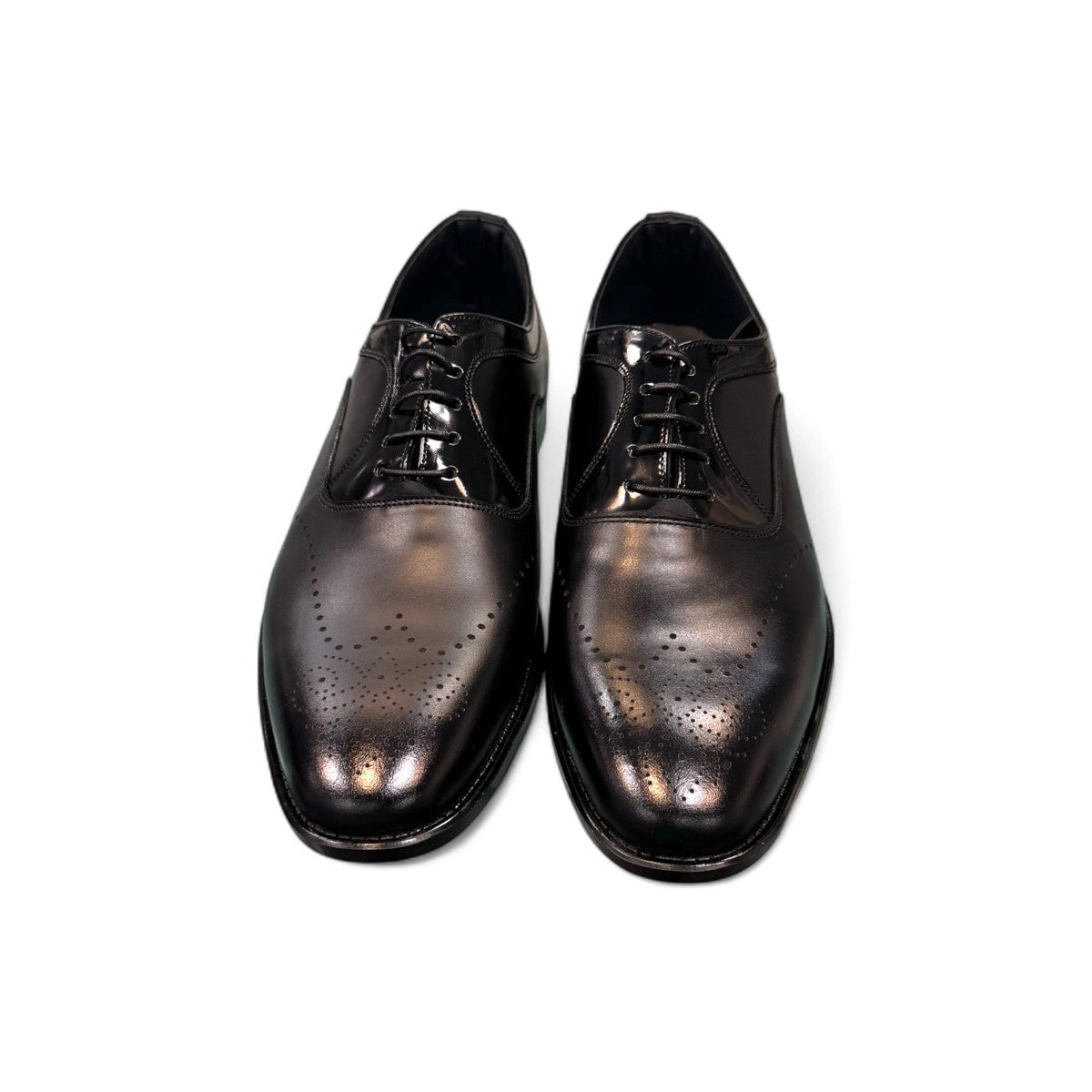 Sun Masiha black leather lace-up formal shoe with subtle handmade stitching and rubber outsole. Photo of front view 2.
