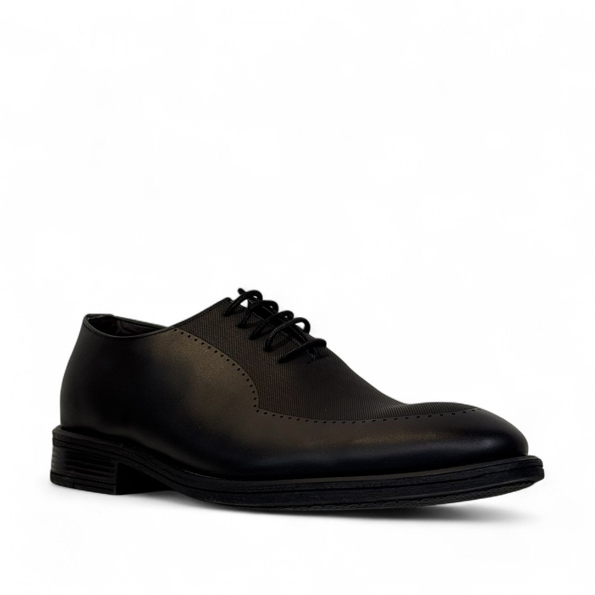 Sun Shoes for man Attar Lace black genuine leather lace-up dress shoes with subtle handmade stitching and a durable rubber of outsole. Photo of front view.