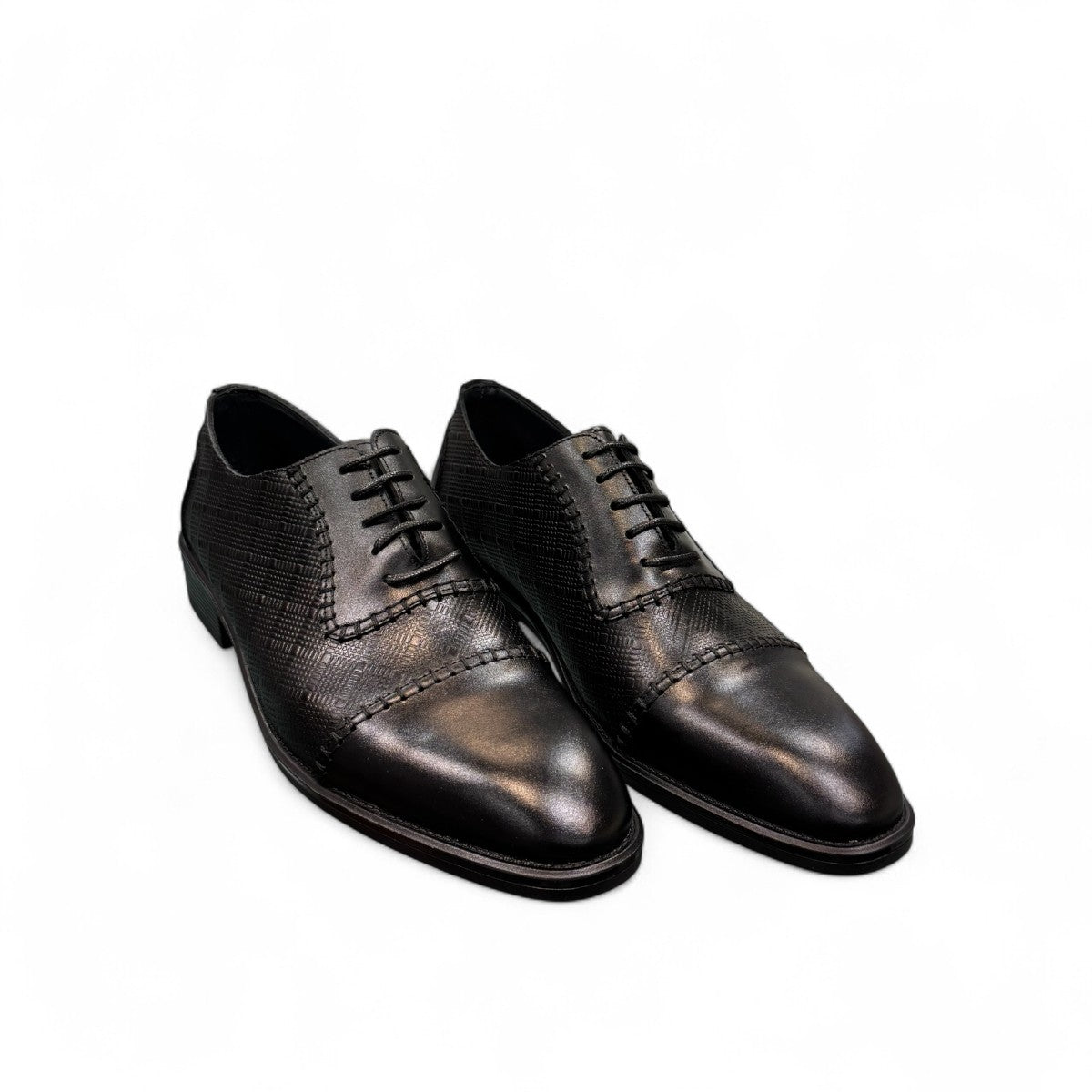 Sun Stylish black leather lace up dress shoe with textured pattern and handmade stitching details. Photo of front view 1.