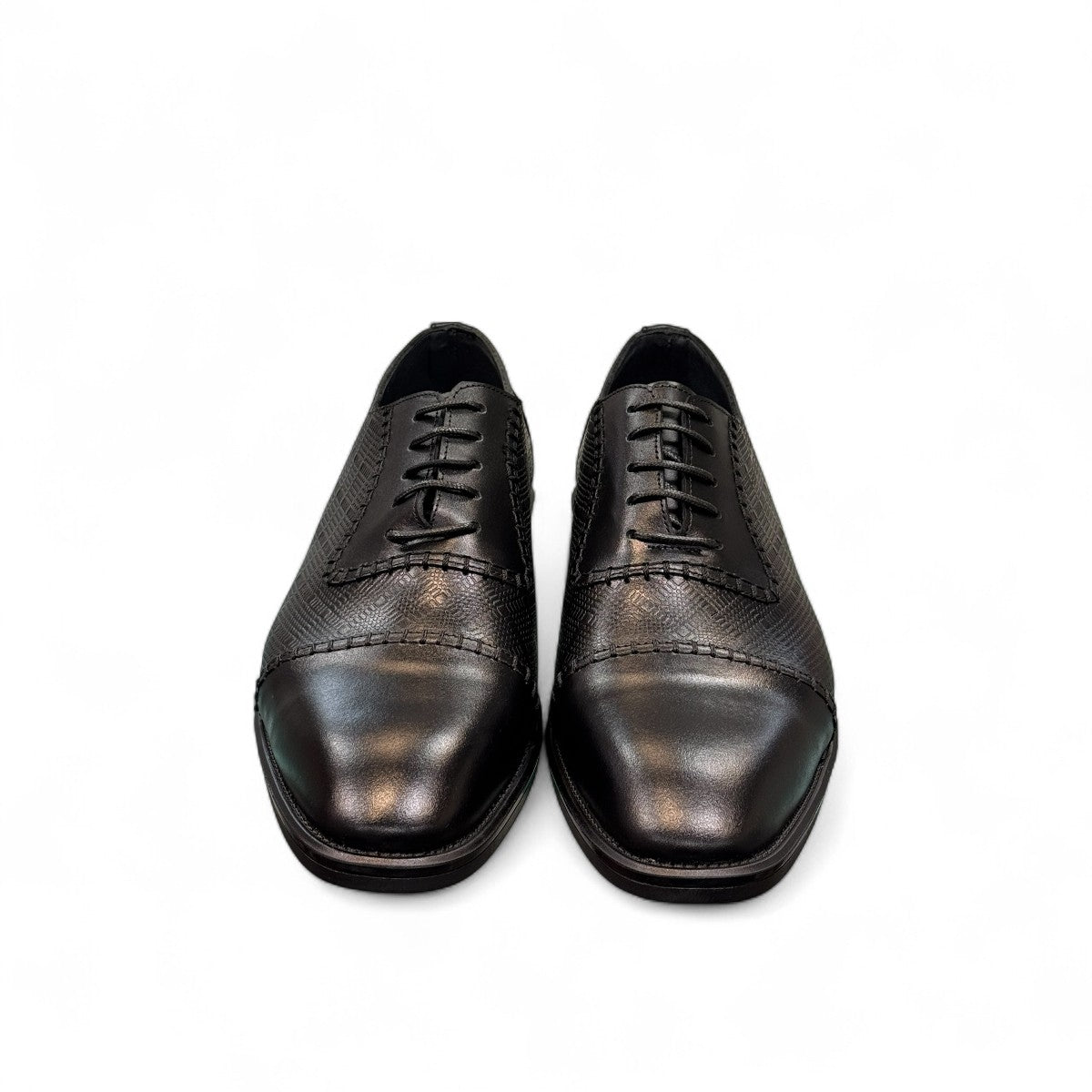 Sun Stylish black leather lace up dress shoe with textured pattern and handmade stitching details. Photo of front view 2.
