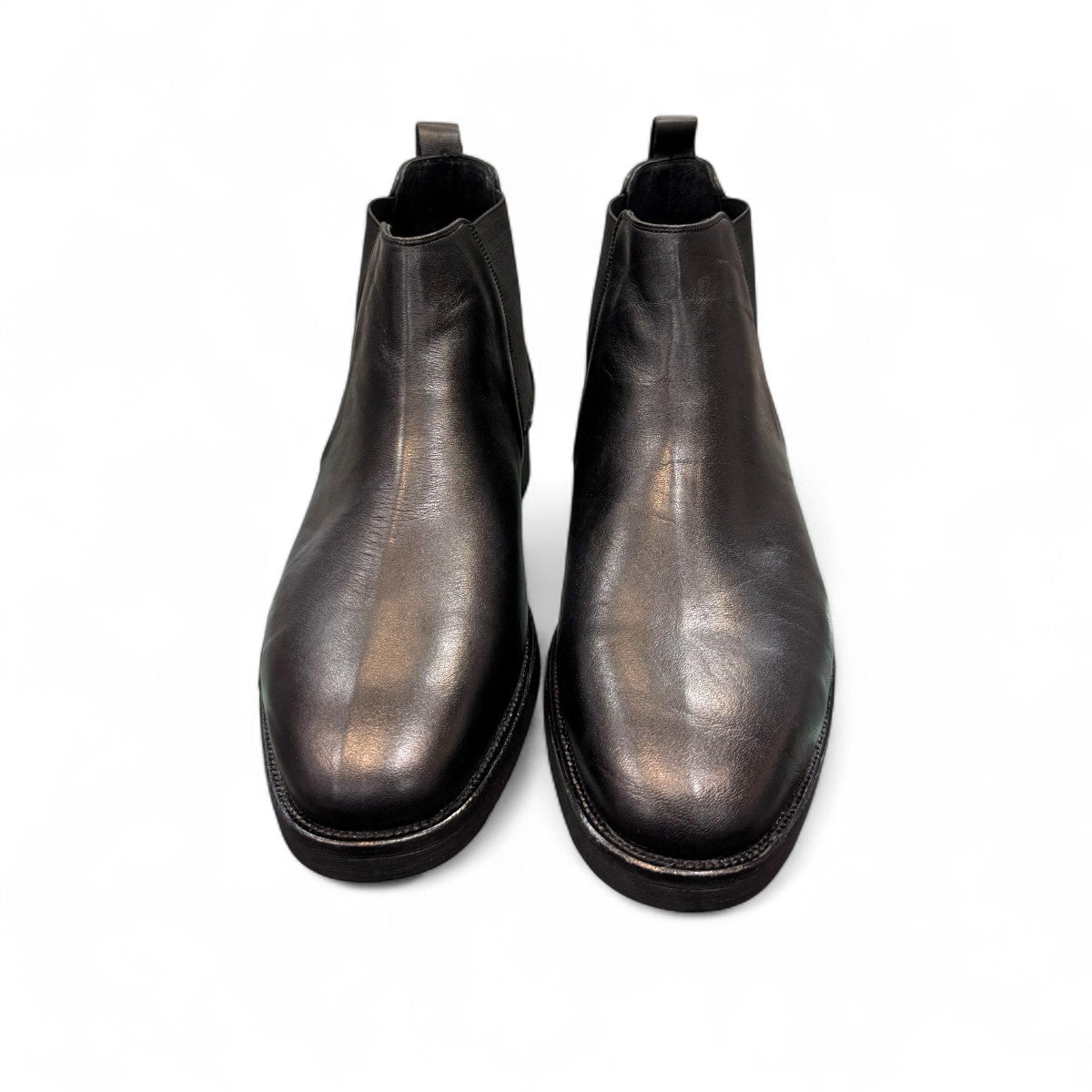 Agera Arta black leather Chelsea boots with elastic side panels and a durable rubber outsole. Photo of upper view.