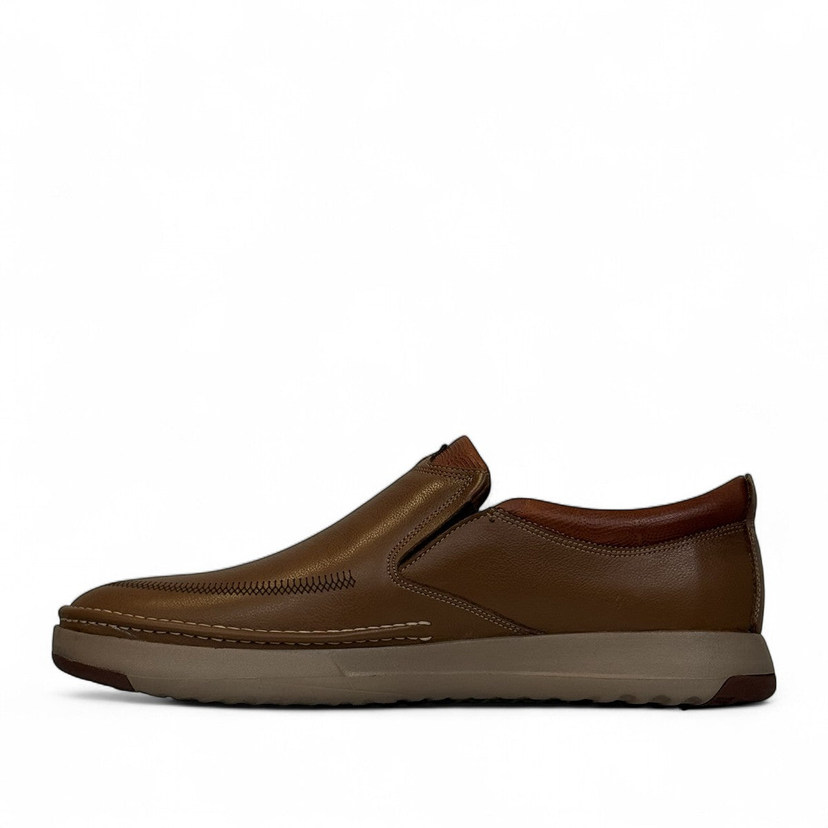 Atropat Saadi brown leather slip-on shoes with handmade stitching and durable rubber outsole. Photo of inside side view.