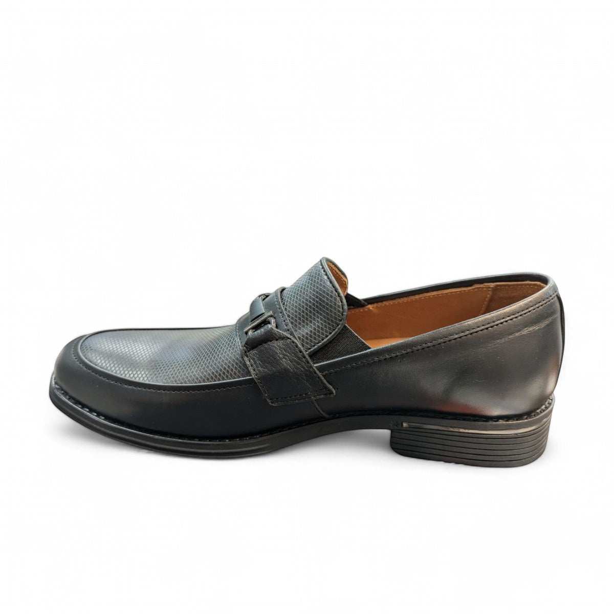 Atropat Stilstrap black leather loafer with textured upper, metal buckle detail, and rubber outsole. Photo of inside side view.