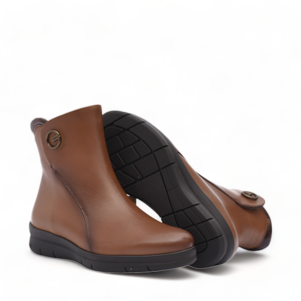 BAERCHI brown cowhide leather ankle boots with special width and non-slip rubber sole. Photo of bottom view.