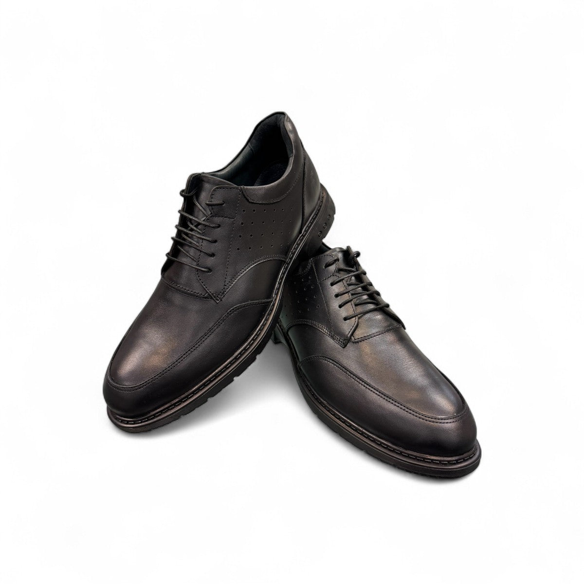 Borna Borna black leather men's dress shoes with lace-up closure and rubber outsole. Photo of upper view.