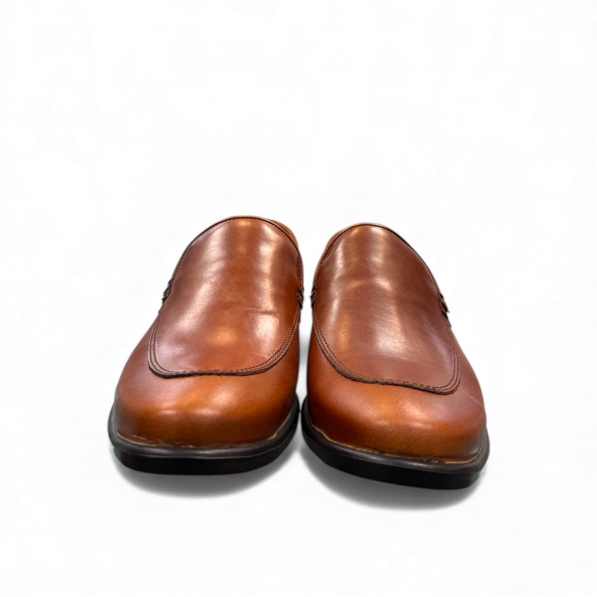 Borna Darakeh light brown leather loafers with a sleek profile and durable rubber outsole. Photo of front view.