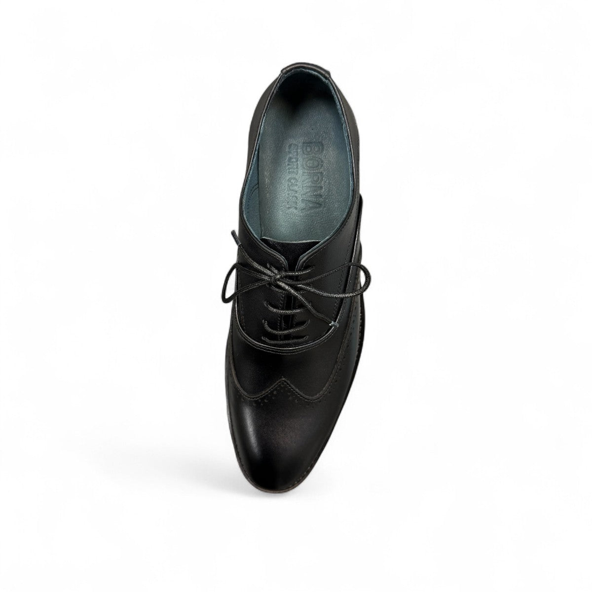 BORNA DRESSY black leather oxford shoes with brogue detailing and a durable rubber outsole. Photo of the sole.