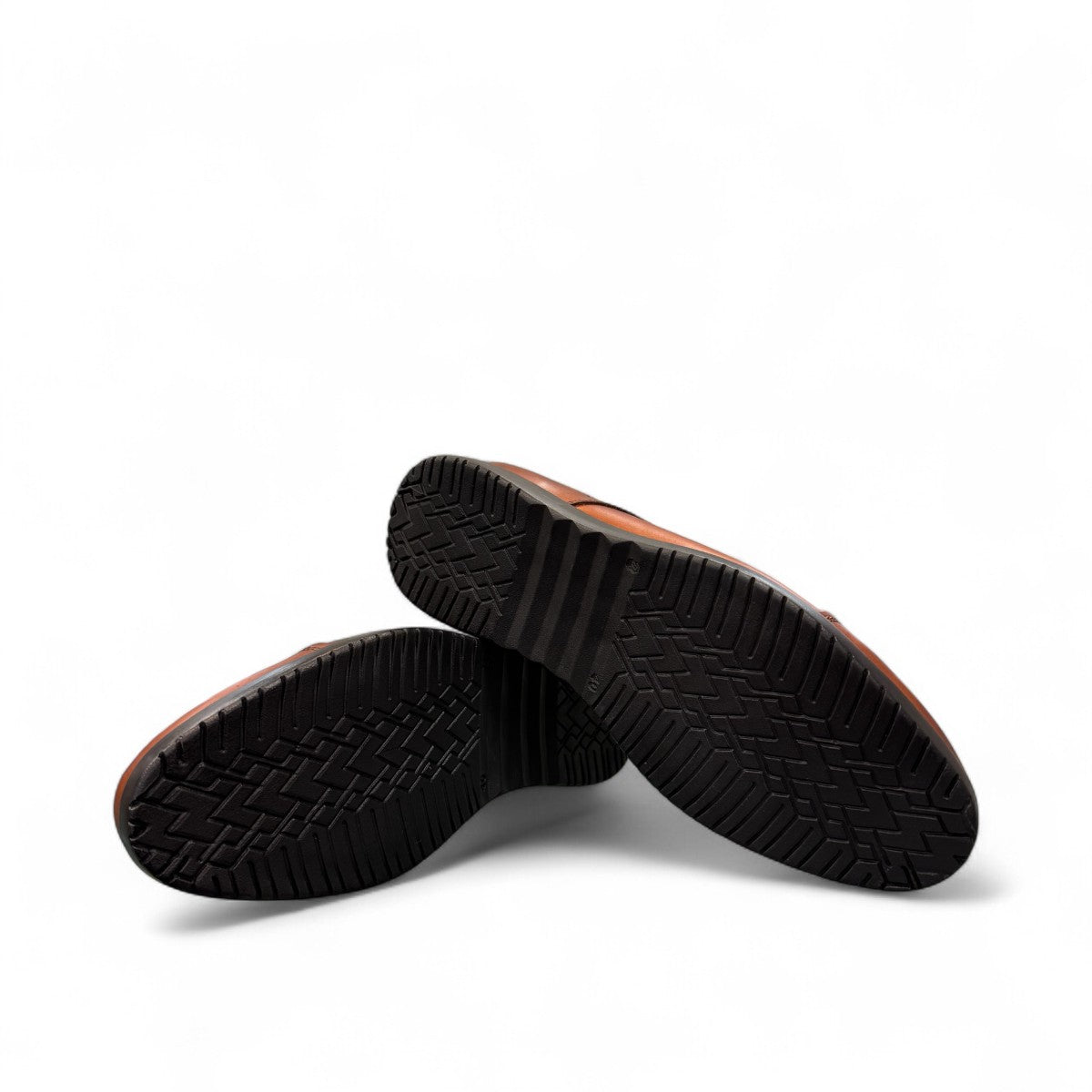 BORNA KAN brown leather men's oxford shoes with a durable rubber outsole and lace-up closure. Photo of bottom view.