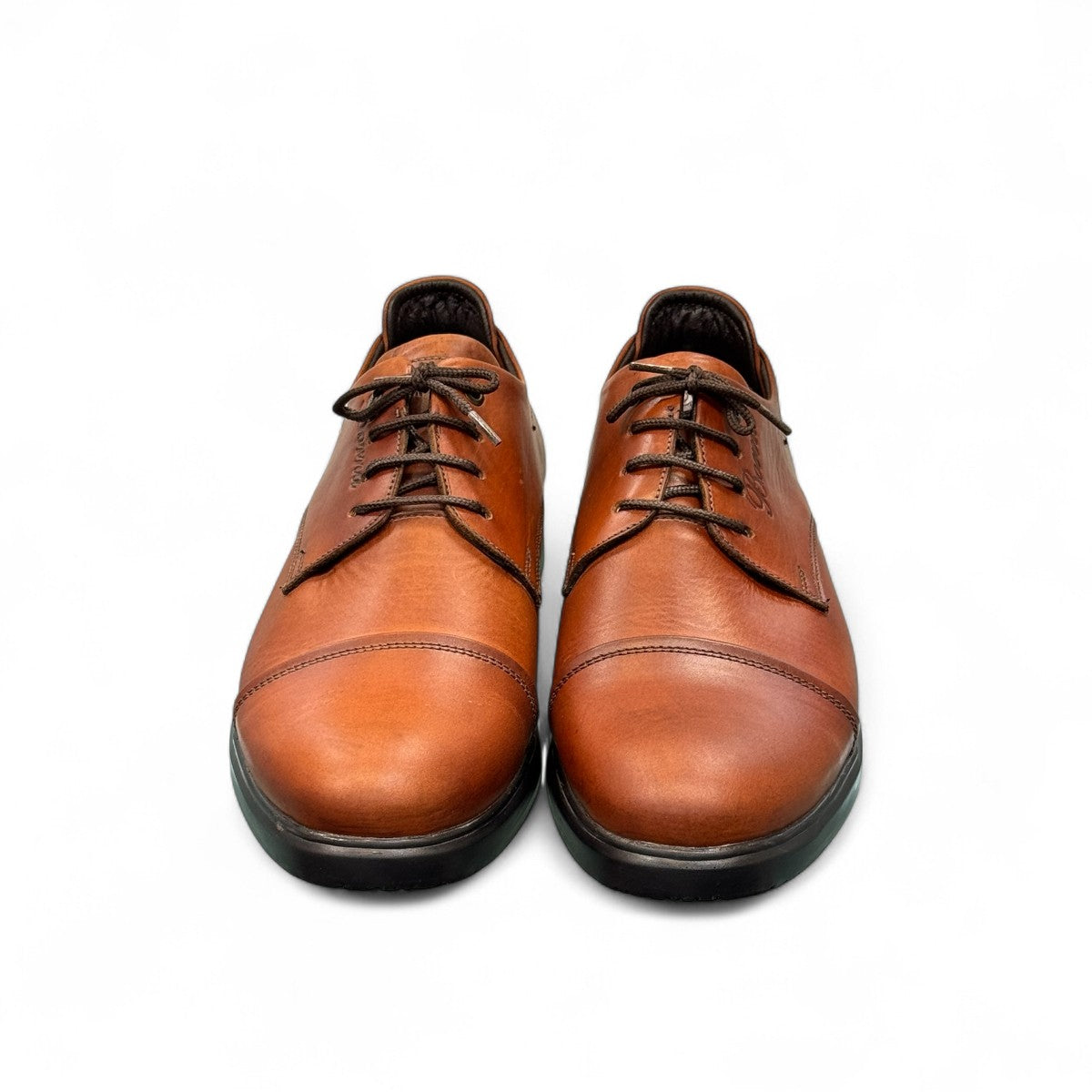 BORNA KAN brown leather men's oxford shoes with a durable rubber outsole and lace-up closure. Photo of front view 2.