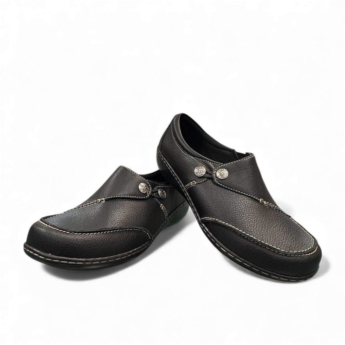 Clarks Ashland Lane Q black leather slip-on shoe with decorative buttons and contrast stitching. front view.