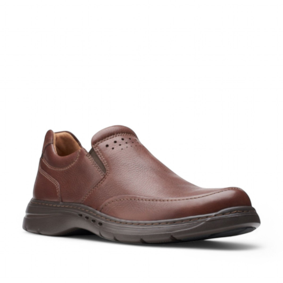 Clarks Un Brawley Step brown leather slip-on shoe with a rounded toe and textured rubber sole. photo of the front.
