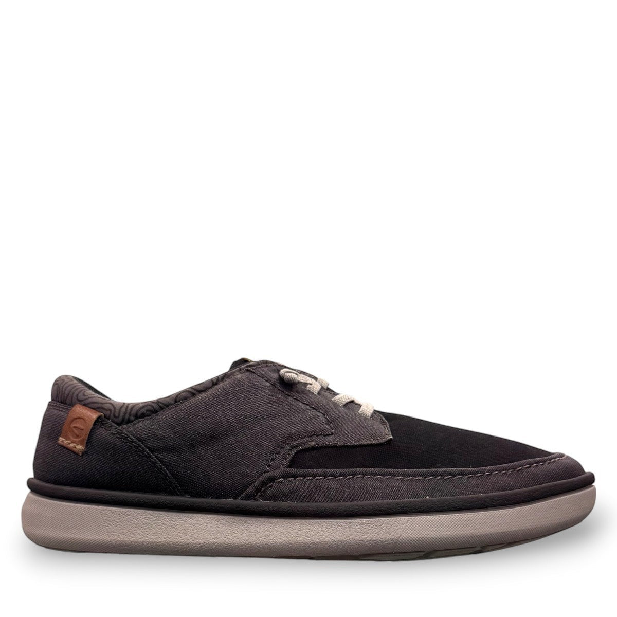 Clarks Cantal Low black canvas lace-up sneaker with a lightweight flexible EVA sole and patterned lining. right view