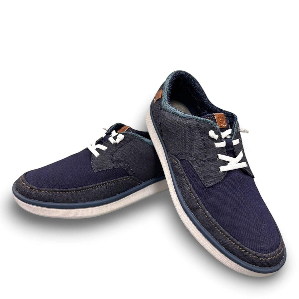 Clarks Cantal Low navy canvas lace-up sneaker with a lightweight EVA sole and patterned collar. front view