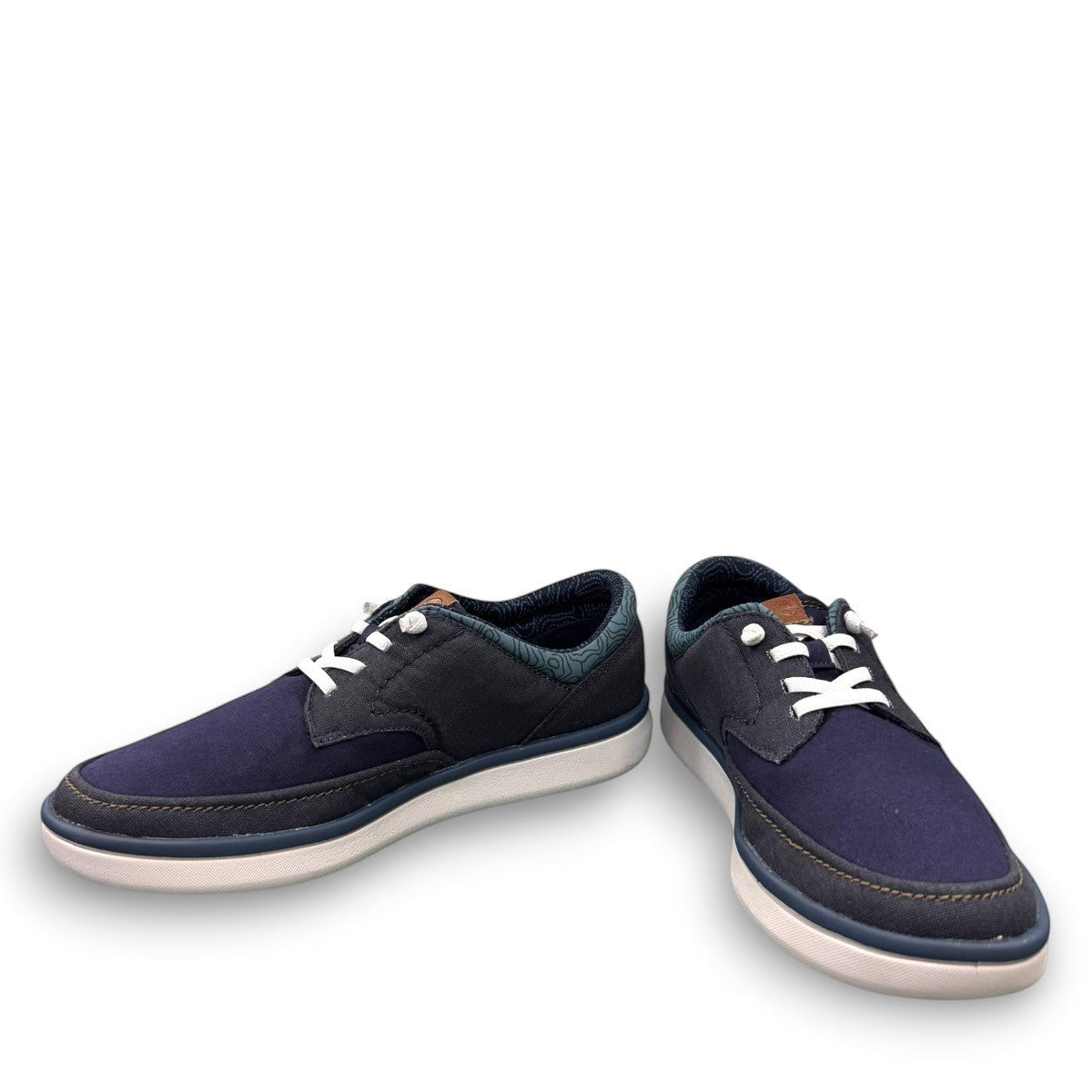 Clarks Cantal Low navy canvas lace-up sneaker with a lightweight EVA sole and patterned collar. front view.
