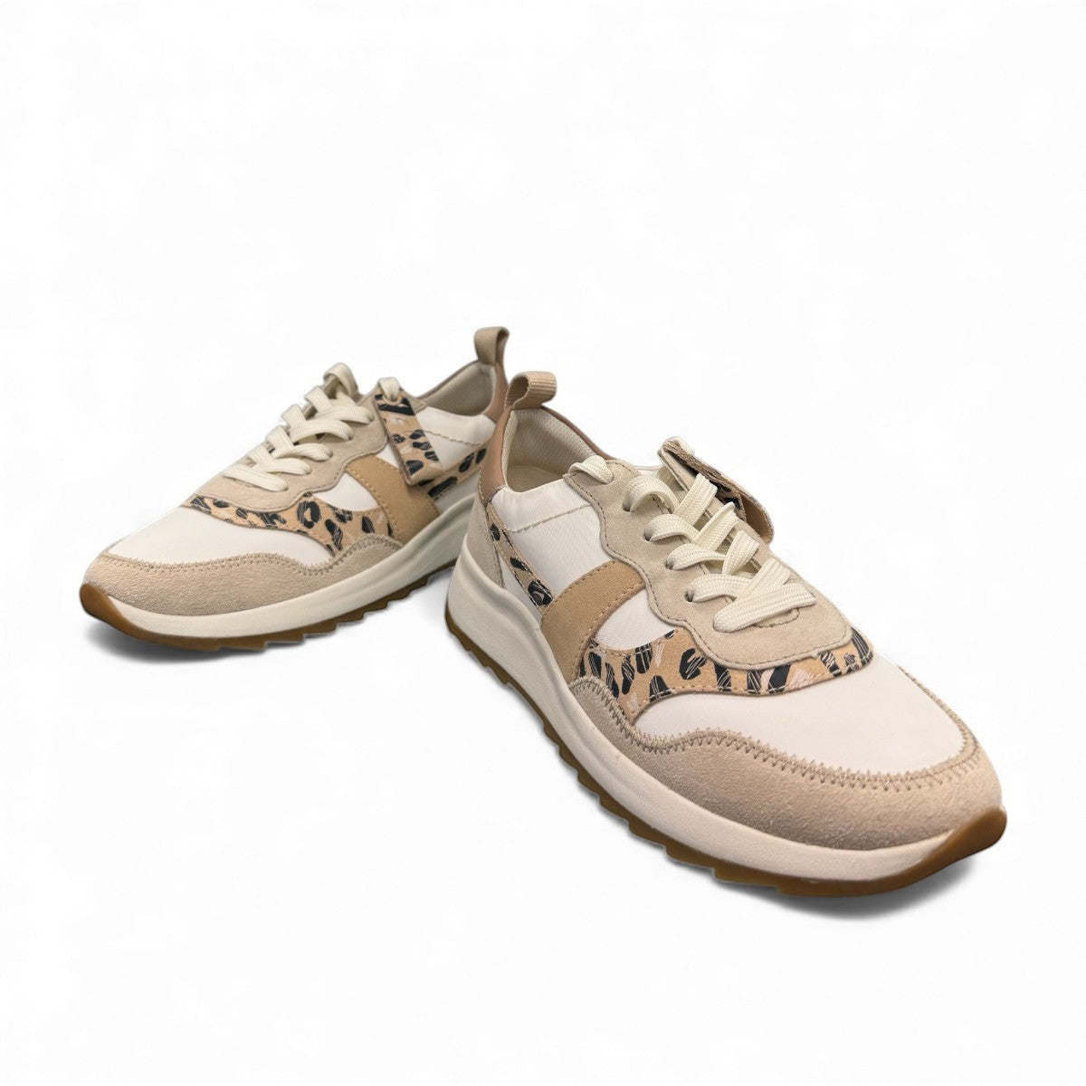 Clarks DashLite Jazz ivory leather sneaker with leopard print accents and a chunky white EVA midsole.
photo of the front.
