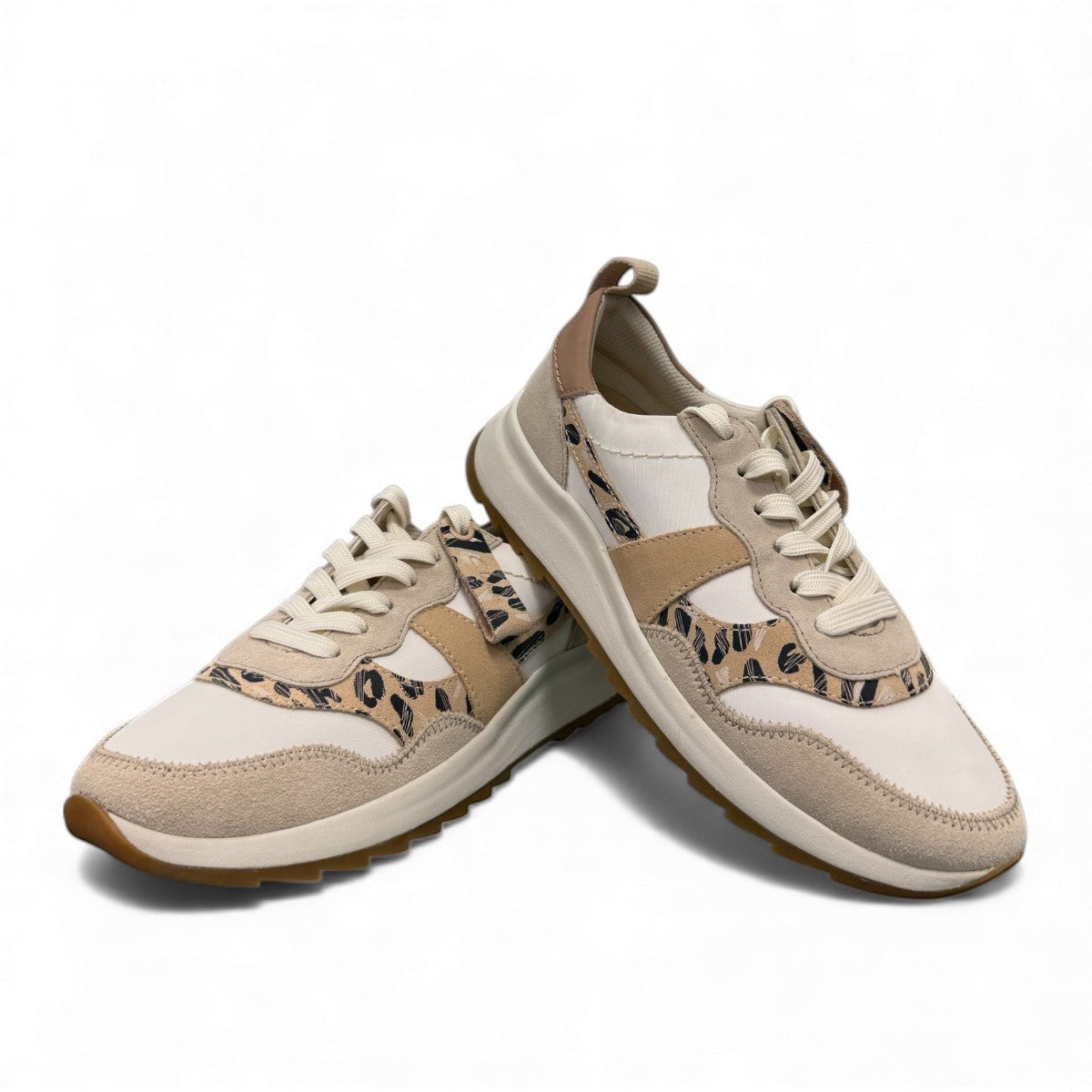 Clarks DashLite Jazz ivory leather sneaker with leopard print accents and a chunky white EVA midsole.
photo of the front.