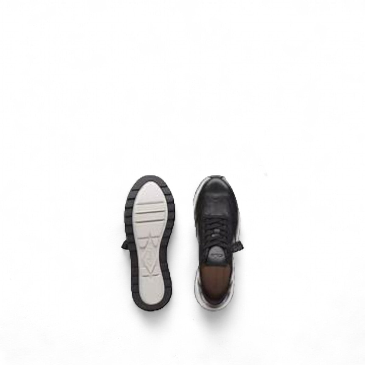 Clarks Dashlite Lo black leather sneaker with a white cushioned midsole and sporty retro silhouette.
photo of the bottom.