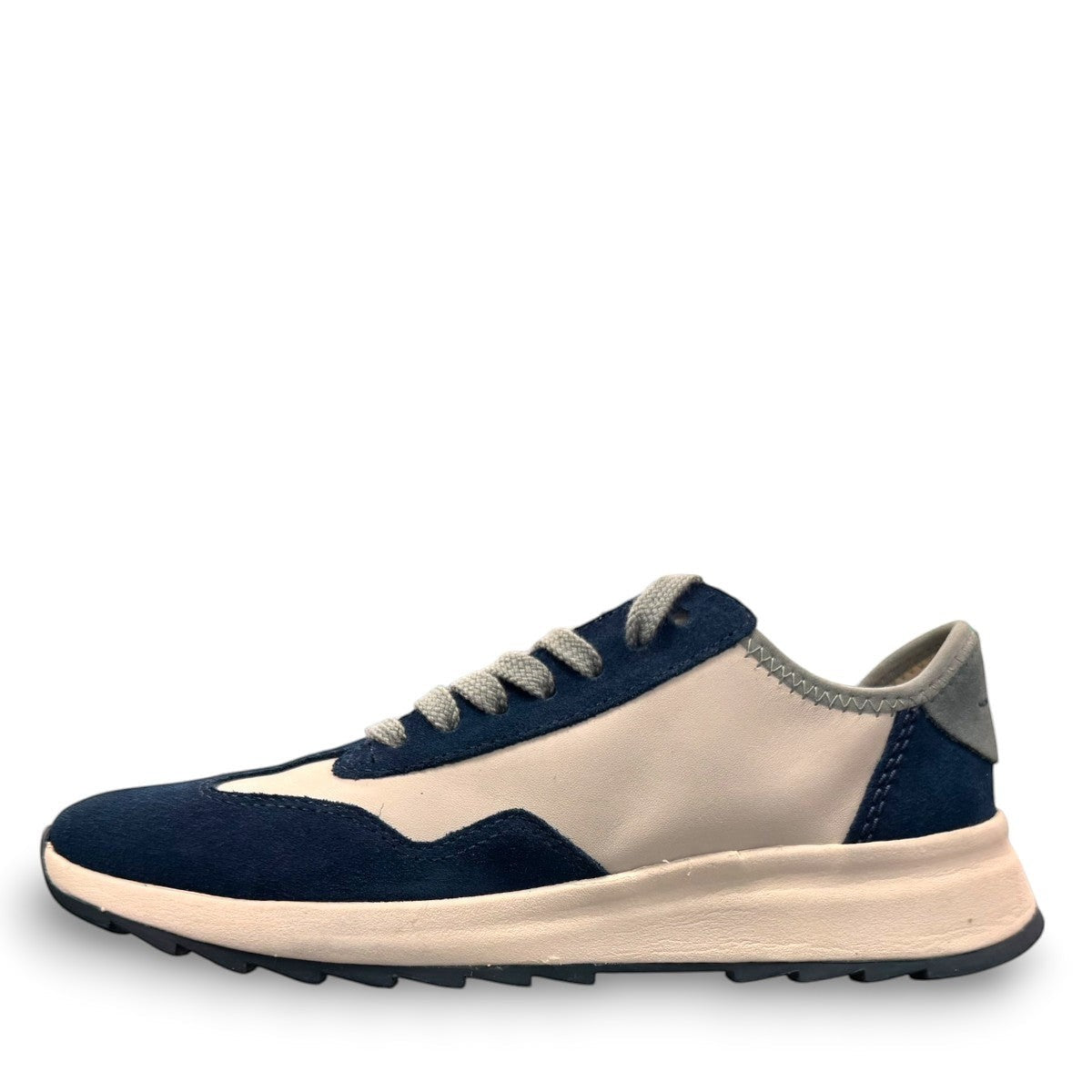 Clarks Dashlite Lo sneakers in teal leather with a retro jogger silhouette and gum sole. photo of the left.