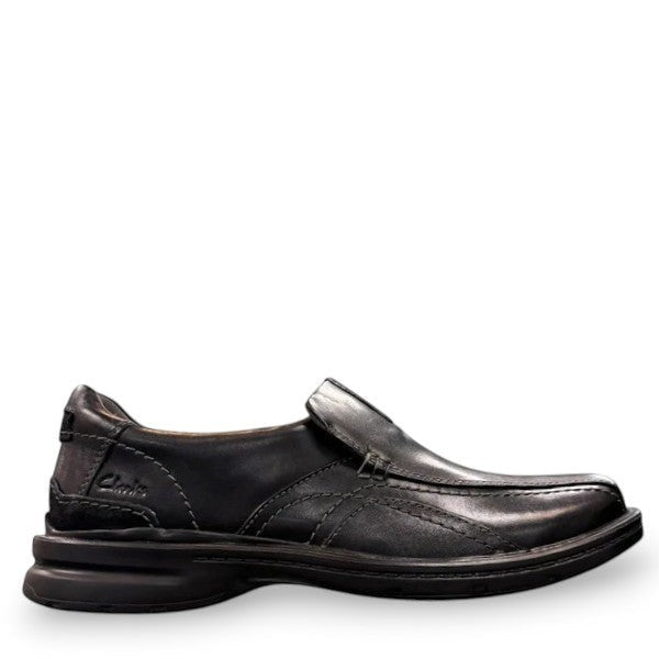 Clarks Gessler Step black leather slip-on casual shoe with a lightweight EVA sole and stitched detail. photo of the right side.